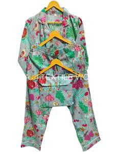 Conjuntos de pijama de tres piezas Conjuntos de pijama con estampado de pájaros de algodón puro Ropa de dormir Pijama con botones para mujer - Product Image 5