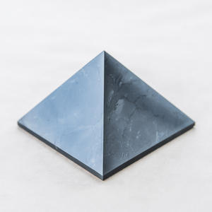Pirámide de shungita pulida de 7.9 pulgadas (200 mm) - Product Image 1