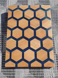 Planche à découper en bois de résine à poids équilibré, fabriquée en bois d'acacia et en bois de manguier pour une découpe stable - Product Image 4