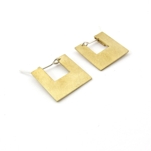 Pendientes de latón triangulares de nuevo aspecto, pendientes geométricos hechos a mano chapados en oro para fiesta, elegantes pendientes de joyería de latón - Product Image 4