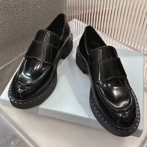 Nouvelles chaussures à semelle épaisse multifonctionnelles respirantes en cuir véritable, chaussures décontractées d'hiver, style sneakers pour la marche - Product Image 1