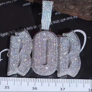 Pendentif exclusif Iced Out Big Word uniquement sans chaîne Collier de plaque signalétique Hip Hop personnalisé Bijoux personnalisés Cadeau d'anniversaire pour lui - Product Image 3