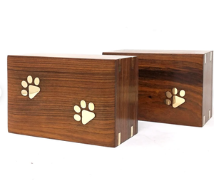 Grossiste Urne en bois gravée de haute qualité meilleure vente pour cercueils et urnes pour cendres d'animaux domestiques boîte pour urne d'animaux collier ODM - Product Image 6