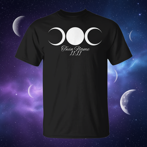 Camiseta con diseño de fases lunares cósmicas de llama gemela y numerología 11/11 - Product Image 3