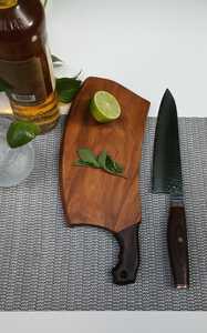 Planche à découper en bois au look vintage avec planche à fromage à texture finie à la main et couteau en acier inoxydable pour un style de cuisine rustique - Product Image 3