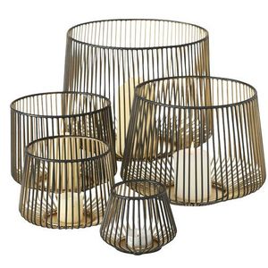 Bougeoir lanterne en fer noir métal de style industriel pour l'esthétique de la décoration intérieure moderne, minimaliste et à la mode contemporaine - Product Image 4