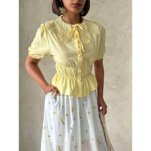 Chemise pour femme avec col à détails complexes et design plissé - Product Image 5