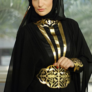 Toute nouvelle abaya noire de style égyptien avec travail doré la plus vendue - Product Image 1