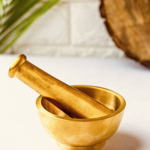 Mortier et pilon en laiton massif pour la cuisine à domicile et à l'hôtel, moulin à sel et à épices, mortier et pilon de qualité supérieure en provenance d'Inde - Product Image 1
