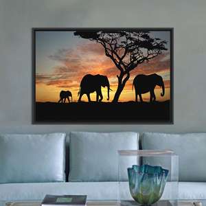 Elegante Lienzo Impreso con Silueta de Elefante al Atardecer Africano, Lienzo Enmarcado en Negro - Product Image 1