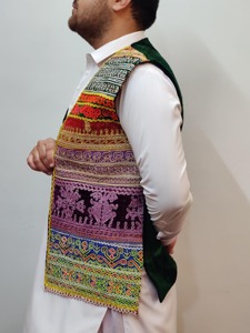 Gilet sans manches traditionnel vintage pour homme, fait main en Afghane, ethnique, culturel, riche broderie, hiver, extérieur, écologique, respirant - Product Image 3