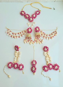 Conjunto de Joyería Islámica Mehndi Floral Hecha a Mano, Amarillo Naranja Haldi, Incluye Collar, Pendientes, Tikka, para Novias y Bodas - Product Image 2