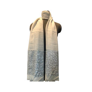 Estola de trabajo de lana con lentejuelas de nuevo diseño de última colección disponible a un precio razonable - Product Image 5