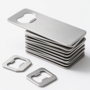 Cadeaux promotionnels bon marché porte-clés personnalisé avec logo laser métal acier inoxydable carte de crédit ouvre-bouteille de bière Service d'usinage - Product Image 4