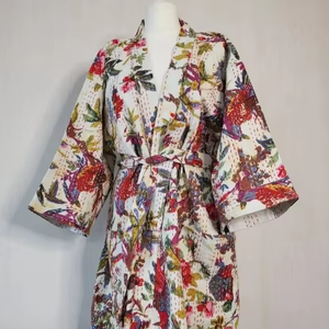 Fait à la main Style Kantha matelassé pur coton blanc oiseau imprimé col en v fermeture à cordon respirant manteau confortable thermique femmes - Product Image 1