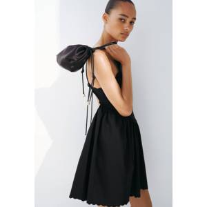 Robe décontractée à col halter avec broderie anglaise, taille élastique, jupe évasée, respirante, élégante, longueur genou, été, offre ODM - Product Image 1
