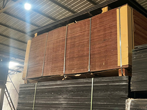 Contrachapado de película de 9-22mm de alta calidad para construcción, uso de cocina marina, revestimiento impermeable con chapa de abedul para almacenes - Product Image 2