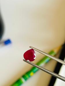 Rubis naturel non chauffé et non traité en belle forme de coeur 0.85cts parfait pour les bijoux disponibles à prix très raisonnable - Product Image 4