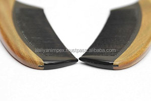 Peigne en corne de buffle à dents larges de haute qualité avec manche en bois pour les soins capillaires à domicile Original pour hommes et femmes à faible coût - Product Image 6