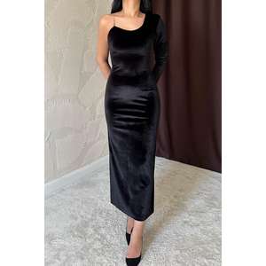 Robe fourreau noire grande taille à une épaule avec taille naturelle et bretelles en strass pour la vente en gros - Product Image 3