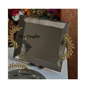 Plateau de service en acier inoxydable et laiton de conception tendance pour la vaisselle à la maison et à l'hôtel plateau de chocolat alimentaire à faible taux - Product Image 3