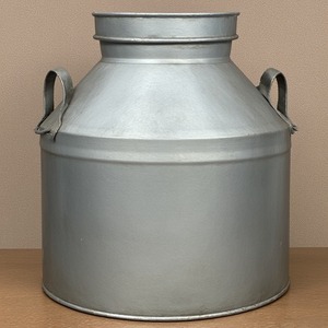 Lata de leche galvanizada estilo granja rústica con acabado antiguo perfecto para casas cocinas jardín y espacios decorativos al aire libre - Product Image 5
