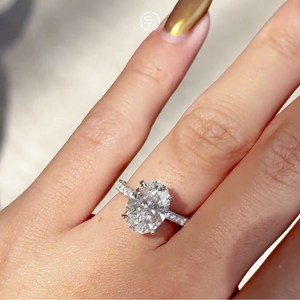 Anillo de Compromiso con Diamante Cultivado en Laboratorio Certificado por IGI, Corte Ovalado con Halo Oculto, Certificado por IGI - Product Image 6