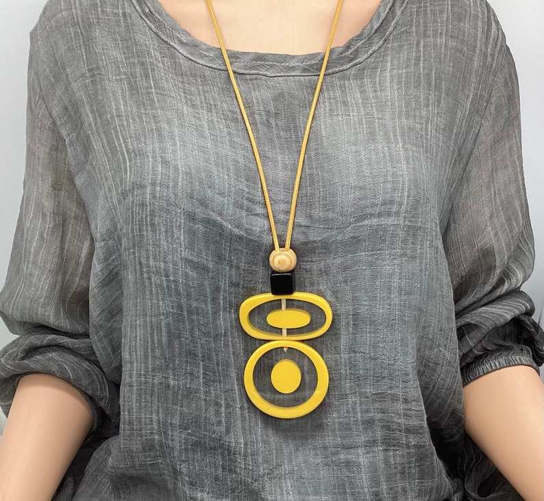 สีเหลือง