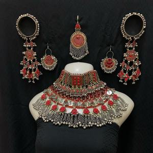 Lujoso conjunto de joyería tribal afgana multicolor con gargantilla de tono dorado pesado con piedras circulares y de luna creciente a juego - Product Image 3