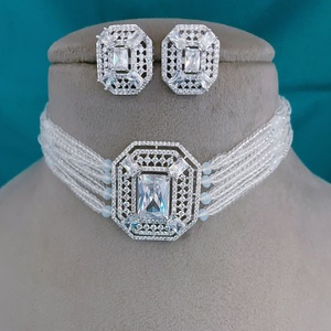 Conjunto de Gargantilla y Aretes con Acabado Elegante y Sofisticado, Estilo Premium, con Perlas de Circonita Cúbica Plateadas, Colección para Fiestas y Bodas para Mujer - Product Image 2