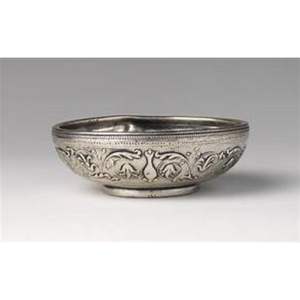 Bol à dattes en métal décoratif pour la table du Ramadan, plat de service islamique arabe pour fruits secs, article de décoration de maison haut de gamme - Product Image 1