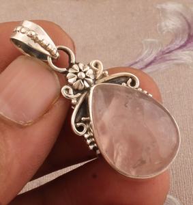 Pendentif ovale en quartz rose fait main en argent sterling, cadeau élégant pour femmes et filles - Product Image 3