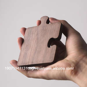 Sous-verres en bois massif faits à la main, sous-verres en bois de noyer de luxe, puzzle créatif, sous-verres en bois pour tasse à thé - Product Image 1