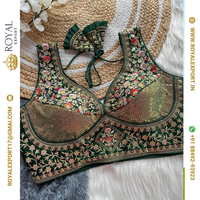 Blouse de mariée en soie Vichitara lourde de style Sabyasachi avec des travaux de broderie et de sequins