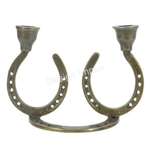 Soporte de vela de estribo de caballo con acabado antiguo de latón Portavelas ecuestre elegante de aluminio fundido Fiestas de vacaciones y Navidad - Product Image 3