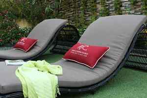 Chaise longue d'extérieur élégante en forme d'arc pour des espaces de jardin élégants et une relaxation confortable au bord de la piscine - Product Image 3