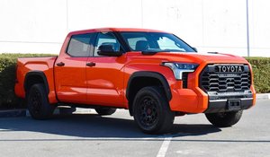 2023 pour Toyota Tundra AWD avec sièges intérieurs en cuir légers ACC Cruise Control R16 GCC Pneus d'occasion-Diesel Direction gauche - Product Image 4