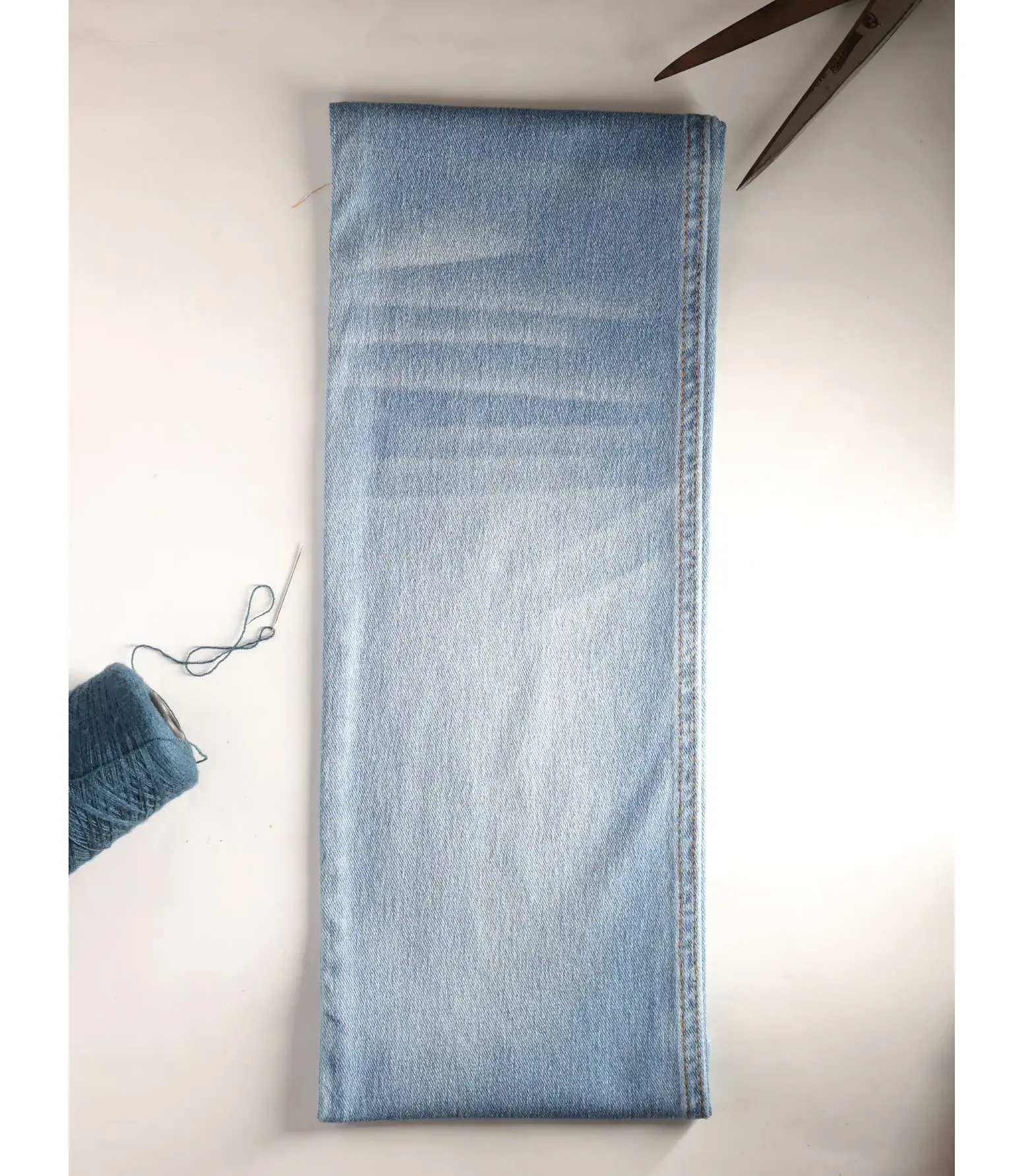 Tissu tricoté en denim 55 pouces en coton et polyester et élasthanne pour les bas T-shirts Vestes Leggings en gros