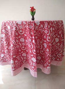 Nappe ronde de noël rouge faite à la main bloc de coton pur imprimé pour mariage de ferme indienne et usage domestique - Product Image 4