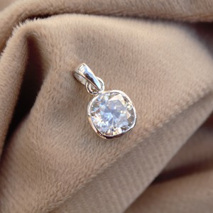 Collar con colgante de plata de ley 925 con corte de Cojín cuadrado de 1 quilate, Halo deslumbrante para mujer, joyería fina de moissanita nupcial para boda - Product Image 3