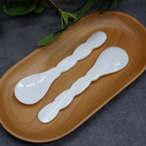 Cuillères à caviar en nacre exquise Conception personnalisée de qualité supérieure pour les repas gastronomiques et les cadeaux personnels Connect Direct Manufacturer - Product Image 1