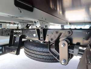 รถกระบะมือสองปี 2024 ขับเคลื่อนสี่ล้อ เบาะหนัง ภายในสีเข้ม หลังคาซันรูฟแบบพาโนรามา เกียร์อัตโนมัติ สภาพดี ไมล์น้อย เครื่องยนต์ 4.5 ลิตร ยูโร 4 - Product Image 6