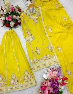 Top Designer-Sarara et Dupatta avec broderie lourde - Product Image 2