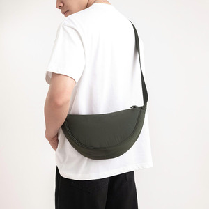 Bolso Bandolera Unisex TST 3005 de Nailon Arrugado con Diseño de Media Luna - Product Image 1
