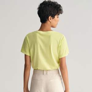 Cómoda camiseta Sunfaded para mujer: alta calidad, duradera e ideal para atuendos informales y de moda - Product Image 6