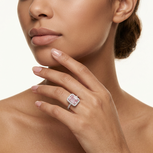 Anillo Lydia con Diamante Rosa Tallado en Rosa en Engaste Esmeralda - Product Image 4