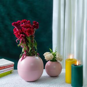 Vase à fleurs en métal poli raffiné pour des accents de pièce chics et des présentations artistiques - Product Image 5