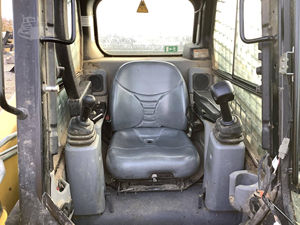 Chargeuse compacte sur pneus GEHL R190, best-seller - Product Image 5