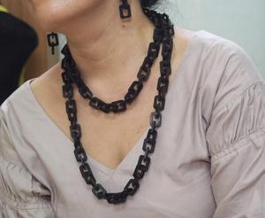 Collar de Lujo Hecho a Mano con Cuerno de Búfalo, Joyería Natural y Sostenible para Mujer, Alta Calidad - Product Image 3