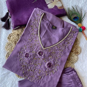 Violet Grand Elegant Straight Kurti Pant Dupatta Set Opulent Indian Ethnic Collection pour B2B Wholesale & Corporate Gifting - Product Image 1